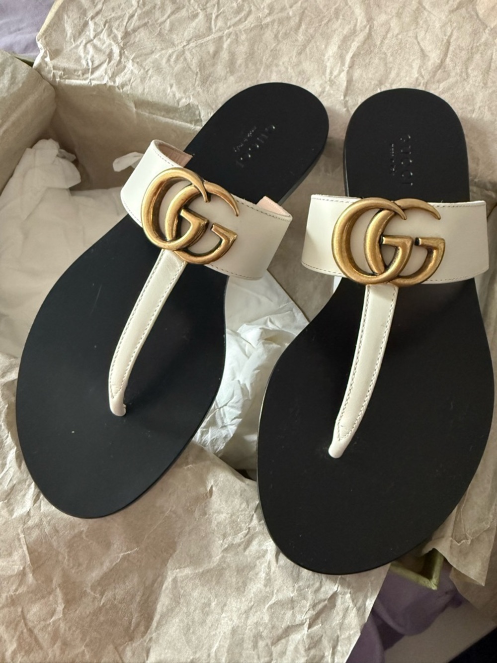Gucci White Leather Thong Sandals with Gold GG Hardware